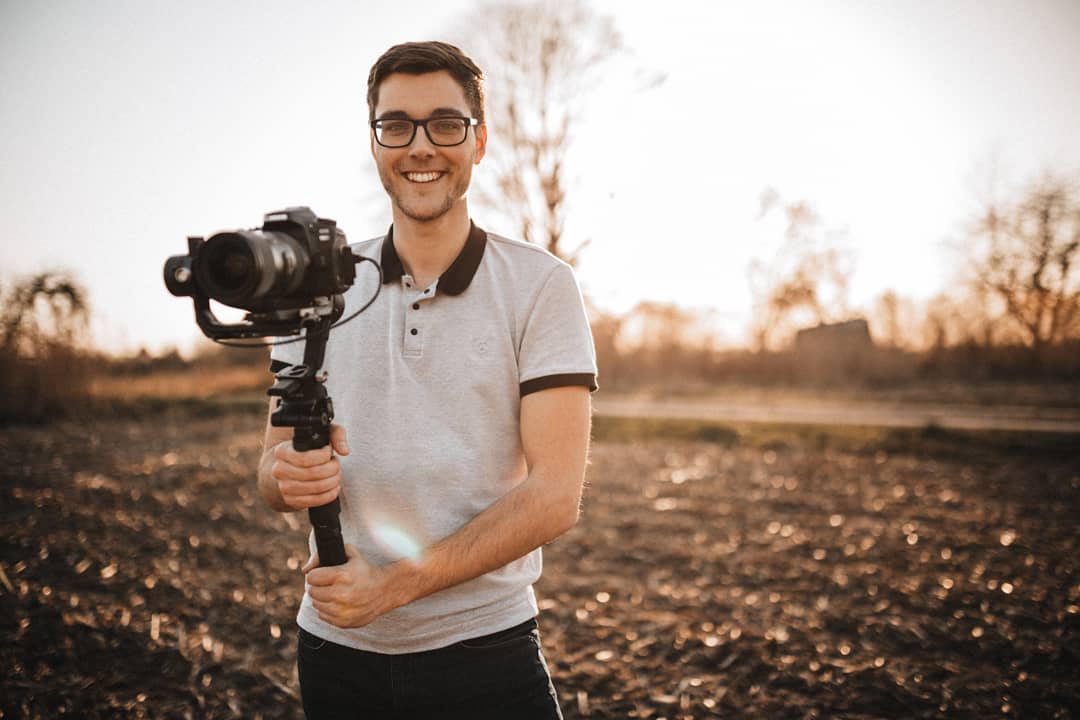 Hallo, ich heiße Sebastian und ich bin Hochzeitsvideograf.
Ich möchte authentische und emotionale Momente an eurem besonderen Tag für die Ewigkeit festhalten. 
"Bewegte Bilder" inklusive Vertonung können eure Hochzeit viel umfassender darstellen, als es die Fotografie bisher möglich macht.
Mit einem Hochzeitsvideo kann ich eure Geschichte so erzählen, dass ihr die Emotionen jedes Mal auf's Neue nachempfinden könnt. 

Habe ich euer Interesse geweckt? Gerne könnt ihr mich per DM kontaktieren oder eine Anfrage über die Website senden.
.
.
.
.
.
#hochzeit #wedding #weddingvideo #hochzeitsvideo #hochzeitsfilm #videograf #hochzeitsvideografie #hochzeitsvideograf #hochzeitsvideografbadenwürttemberg #verlobt #videografrastatt #hochzeitsvideografrastatt #videografbadenbaden #hochzeitsvideografbadenbaden #videografkarlsruhe #hochzeitsvideografkarlsruhe #videografmannheim #hochzeitsvideografmannheim #videografstuttgart #hochzeitsvideografstuttgart #badenbaden #karlsruhe #mannheim #rastatt #stuttgart #janineundsebastian